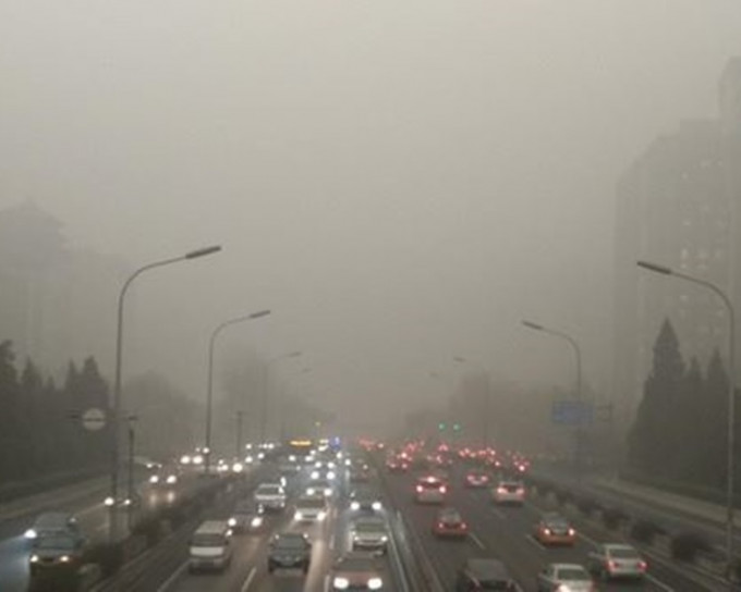 北京空气污染严重。网图