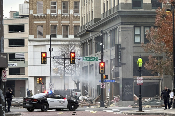 德州沃思堡市中心酒店氣體爆炸現場一片凌亂。美聯社