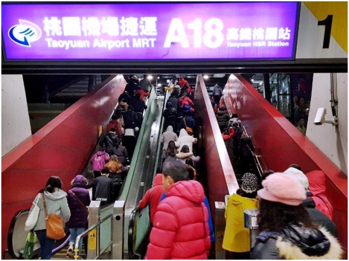 接台北市及桃園機場的捷運今早出現故障。網圖