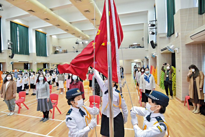 ■教育局建議學校定期安排升掛國旗及奏唱國歌，並在特定日子安排合適的國民教育活動。