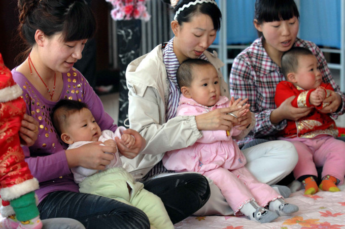 临泽县提出多项津贴鼓励民众生育。新华社资料图片