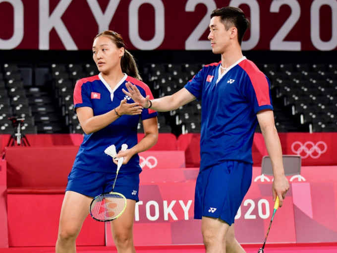 港队羽毛球混双组合邓俊文(右)及谢影雪(左)。