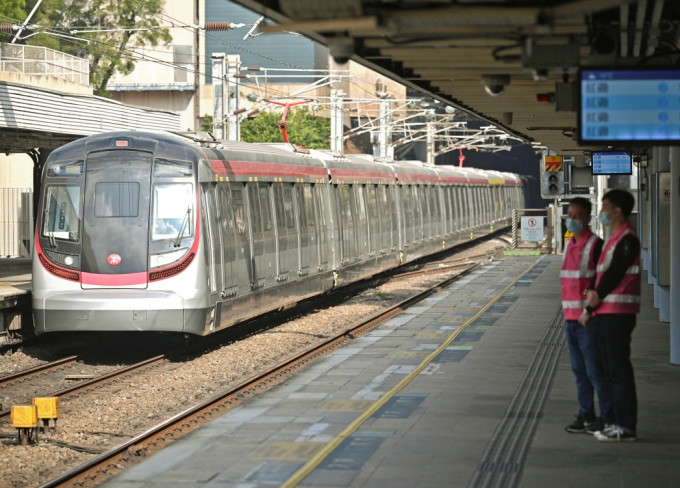 东铁綫于4月5日及4月11日，可于赛马日恢复提供往来马场站的列车服务。资料图片