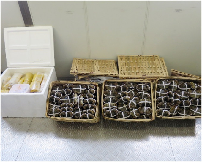 检获的369只怀疑走私大闸蟹及约21公斤蟹肉，估计市值约4.8万元。