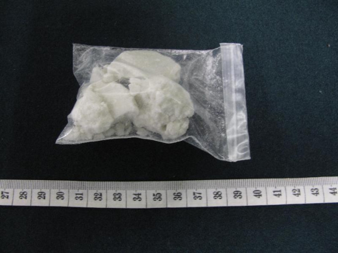 检获的怀疑毒品大部分收藏于被捕人士身上，并分拆成小包，方便分销。 海关提供