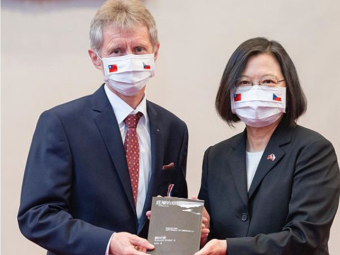 有瑞士顧問公司爆料，稱維特齊訪台收取了台灣400萬美元作為競選贊助費用。蔡英文Instagram圖片