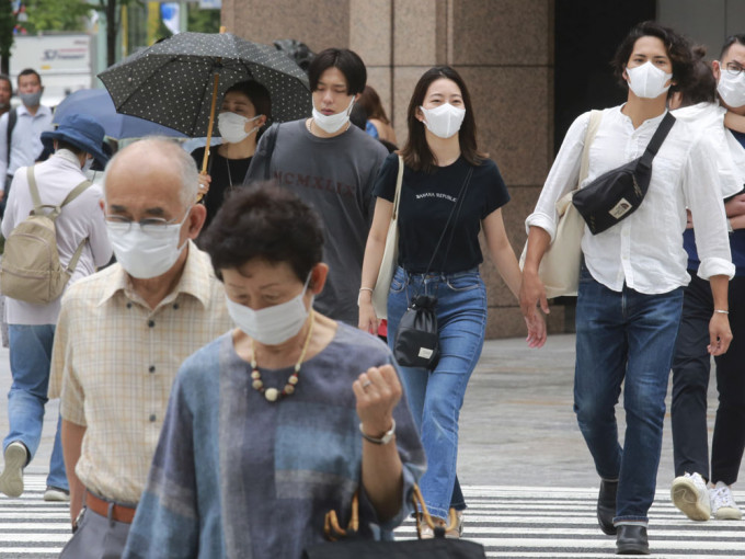东京单日确诊暴增逾千，录得2848宗。AP图片