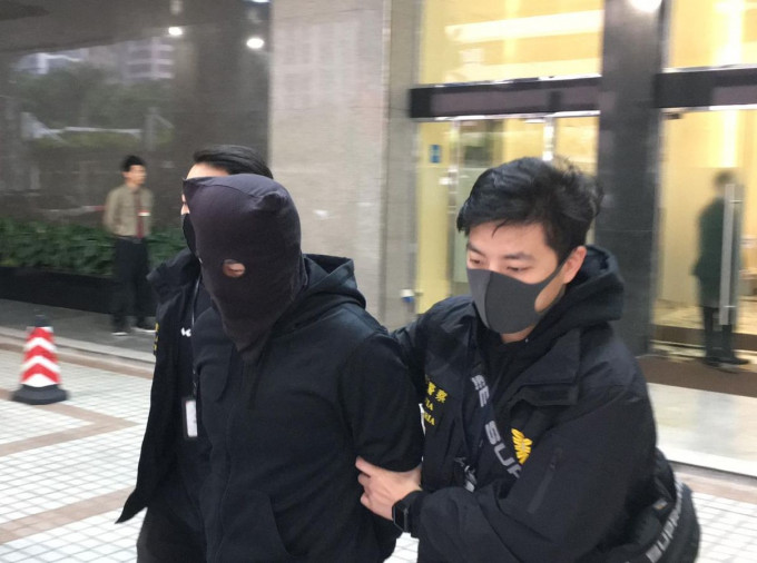 一名22歲香港青年涉為賺快錢到澳門販毒，被司警拘捕。