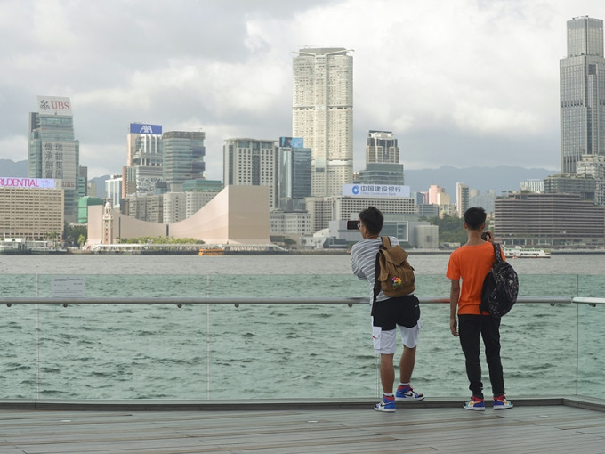 明日（29日）天氣多雲，有幾陣雨。資料圖片