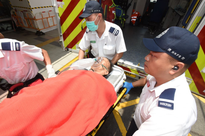 伤者送往玛嘉烈医院时陷半昏迷。