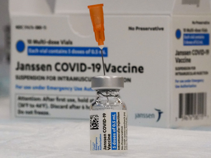 美国出现接种强生疫苗后首宗男性血栓患者。AP图片
