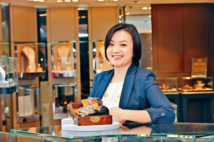 今天已是景福珠寶Design Manager的Guri Liu，直言參加比賽與Bespoke服務一樣，帶給她更大的發揮空間。