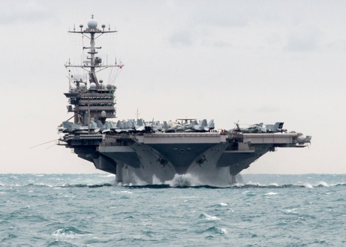 美國海軍宣布核動力航母「杜魯門號」開赴中東和歐洲，歐洲航空安全組織警告，未來72小時內可能會有空襲狀況。（資料圖片）
