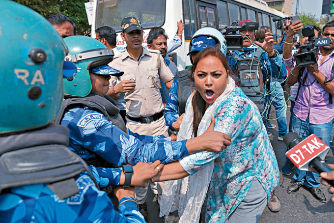 凱傑里瓦爾的支持者在新德里示威期間被捕。