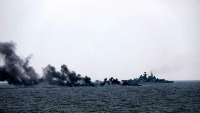 解放军海军3舰东海展开实战化训练。