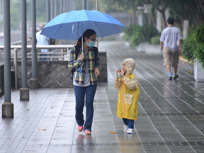 天文台指強雷雨帶正移向珠江口一帶。資料圖片