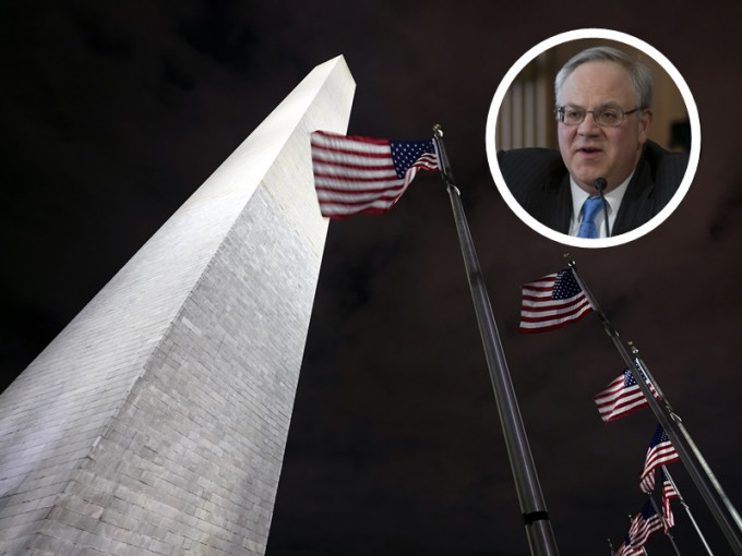 於確診感染了新冠肺炎的內政部長伯恩哈特最近曾到訪華盛頓紀念碑。AP圖片
