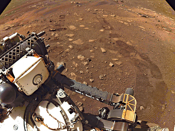 美國火星探測器「毅力號」月初在火星上首次試駕。