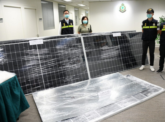 海關在太陽能板內檢獲180公斤冰毒，市值1.2億港元。