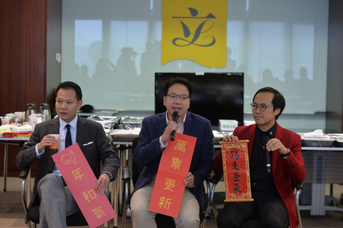 郭榮鏗（左）透露，曾俊華正邀請專業議政及公民黨會面。
