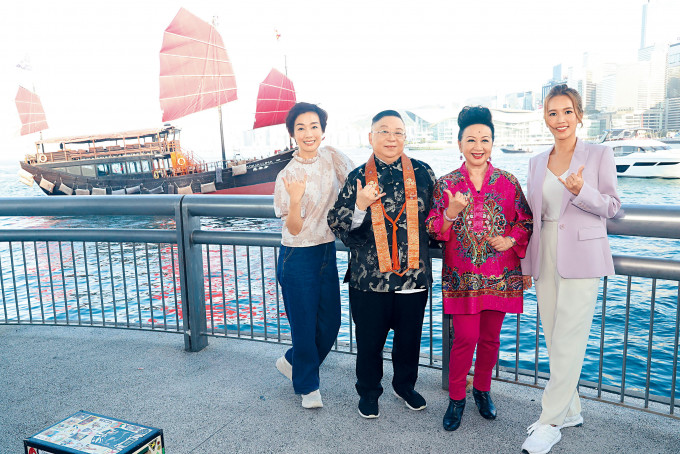 ■左起：江美仪、李居明、薛家燕及傅嘉莉都有份拍摄玄学电影《大运同行》。