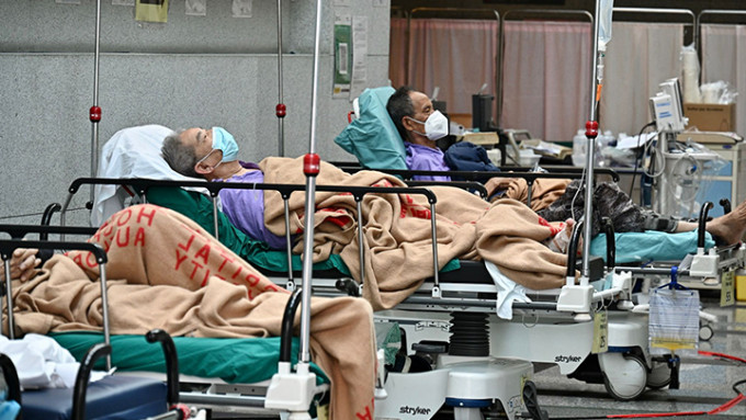 医管局表示，再有3染疫长者家中不适入院后亡 。资料图片