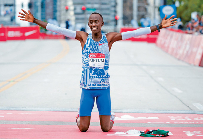 肯亞跑手傑譚曾於去年10月刷新馬拉松世績。