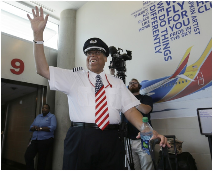 現年65歲的弗里曼 (Louis Freeman) 曾於空軍任職6年，其後加入西南航空。AP圖片