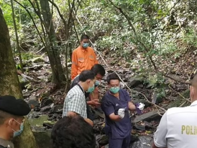遗体在威奇特（Wichit）镇距Ton Ao Yon瀑布入口一公里处被发现。网图