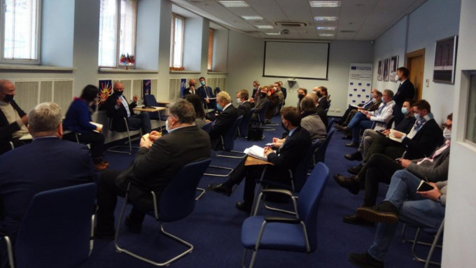 馬西卡斯發文並附上所有歐盟成員國駐基輔大使召開會議的相片。Twitter
