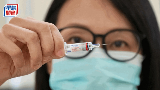 衞生署指，目前没有科学证据支持应优先使用喷鼻式减活流感疫苗。图为注射式灭活疫苗。资料图片