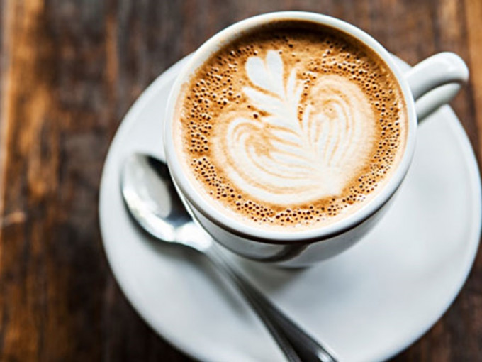 鮮奶咖啡未必能補充鈣質。網圖