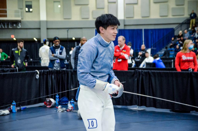李泽峰于男佩决赛饮恨，仍成为第二位于本届NCAA夺牌的港将。杜克大学twitter图片