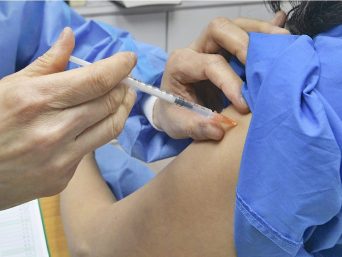 患者曾於離世前10日（即4月16日）在九龍醫院接種第二劑科興新冠疫苗。資料圖片