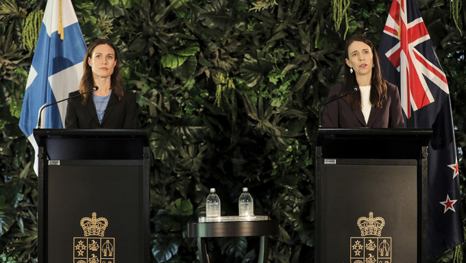 被针对性别及年龄提问，两国女总理霸气回应KO记者。AP