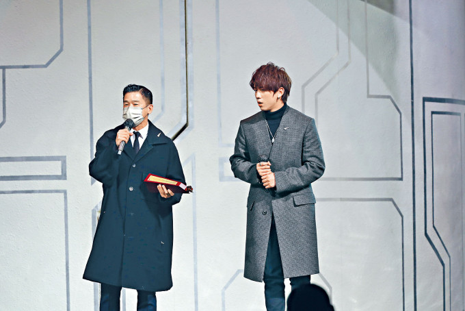 ■林海峰日前出席叱咤颁奖礼，并负责为姜涛颁奖。
