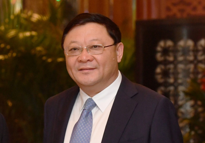 会议经表决，任命王伟中为广东省人民政府副省长。