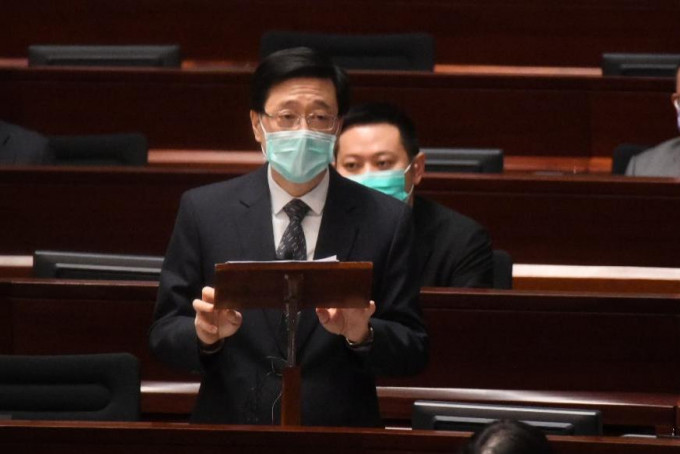 李家超指民主派議員圖削警隊開支是針對及攬炒。