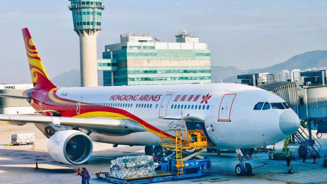 香港航空今日宣布，為協助運載更多受影響乘客，將於明日額外加開2班往來香港及沖繩的航班。資料圖片