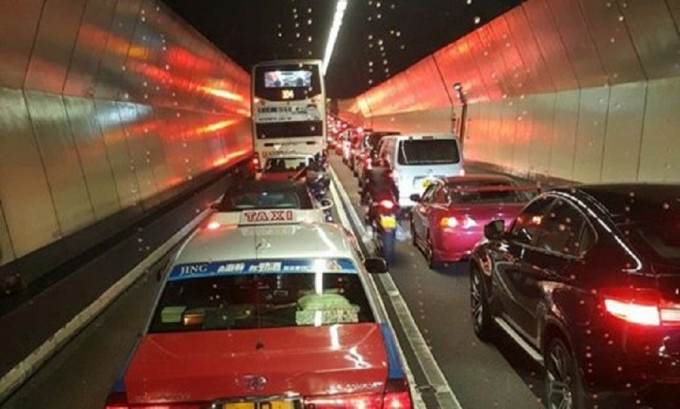 紅隧擠塞。Fei Lam圖片