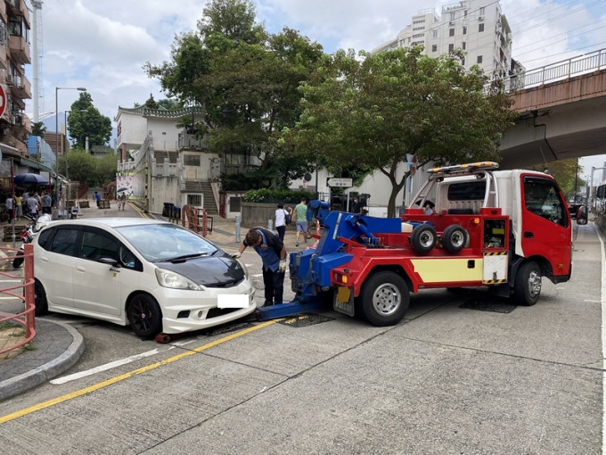 行動中共拖走3輛車。圖:警方提供