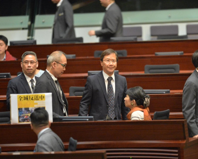 郭家麒(图)和邝俊宇，被逐出会议厅。