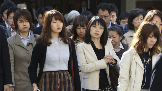 日本不少地方的女性前往東京發展個人事業。美聯社資料圖片