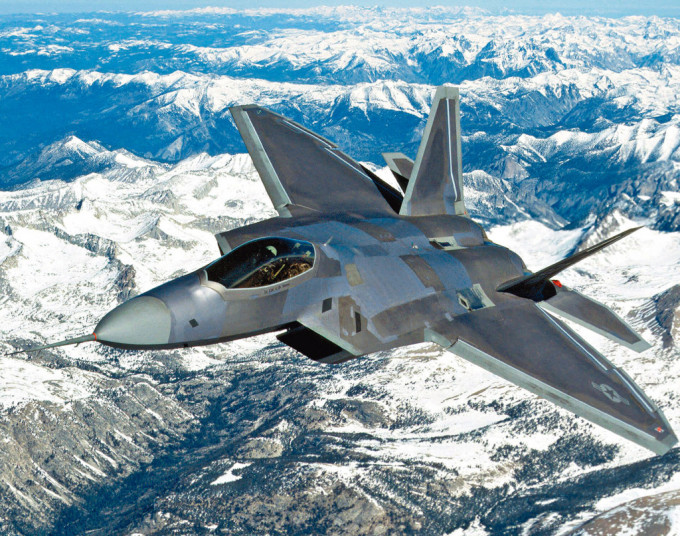 美军上周六派F-22战机在加拿大上空击落一个飞行物体。图为同款战机。