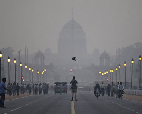 新德里的空气品质比世卫规定的安全水准差近40倍。 AP