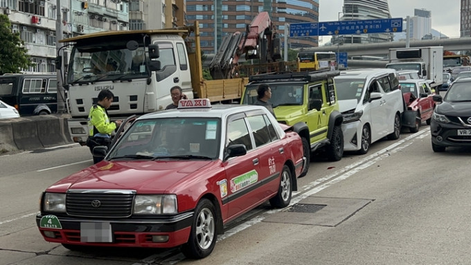 紅磡5車相撞。林思明攝