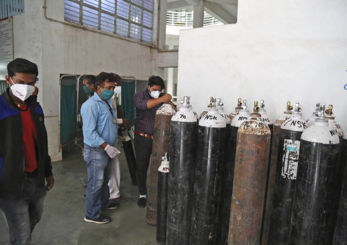 印度醫院氧氣儲存罐洩漏。AP