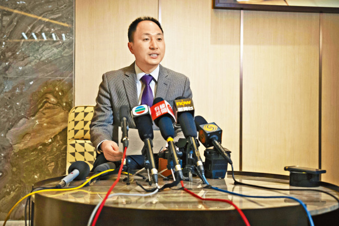  贺建奎昨于北京见记者，称申请高才通获批，暂无居港规划。