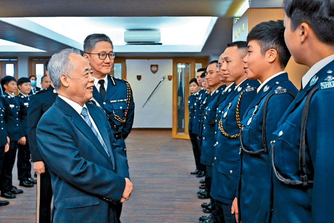 截取通訊及監察事務專員楊振權，昨日在警察學院結業會操擔任檢閱官。