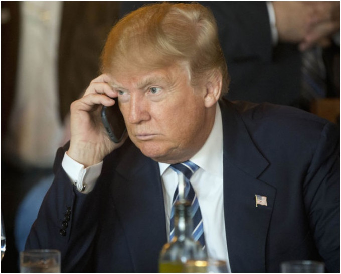特朗普用自己的手机与外国领袖私下交谈助手皆不知情。